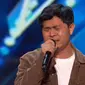 Penyanyi Cakra Khan tampil di America&rsquo;s Got Talent (AGT) 2023. (Foto: tangkapan layar/Youtube America&rsquo;s Got Talent)