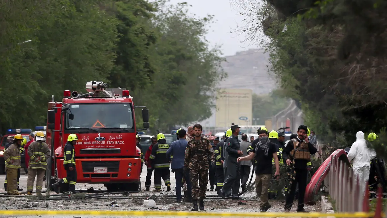 Bom Bunuh Diri Serang Konvoi NATO di Afghanistan-AP Photo-20170503