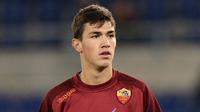 Bek AS Roma, Alessio Romagnoli menyatakan minatnya untuk pindah ke AC Milan pada bursa transfer awal musim.