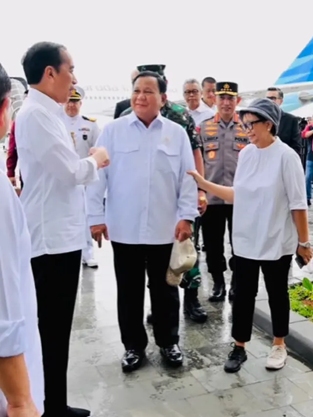 Gaya Asik Menlu Retno Marsudi Dampingi Presiden Jokowi dengan Sneakers Belang, Warganet Minta Spill Harganya