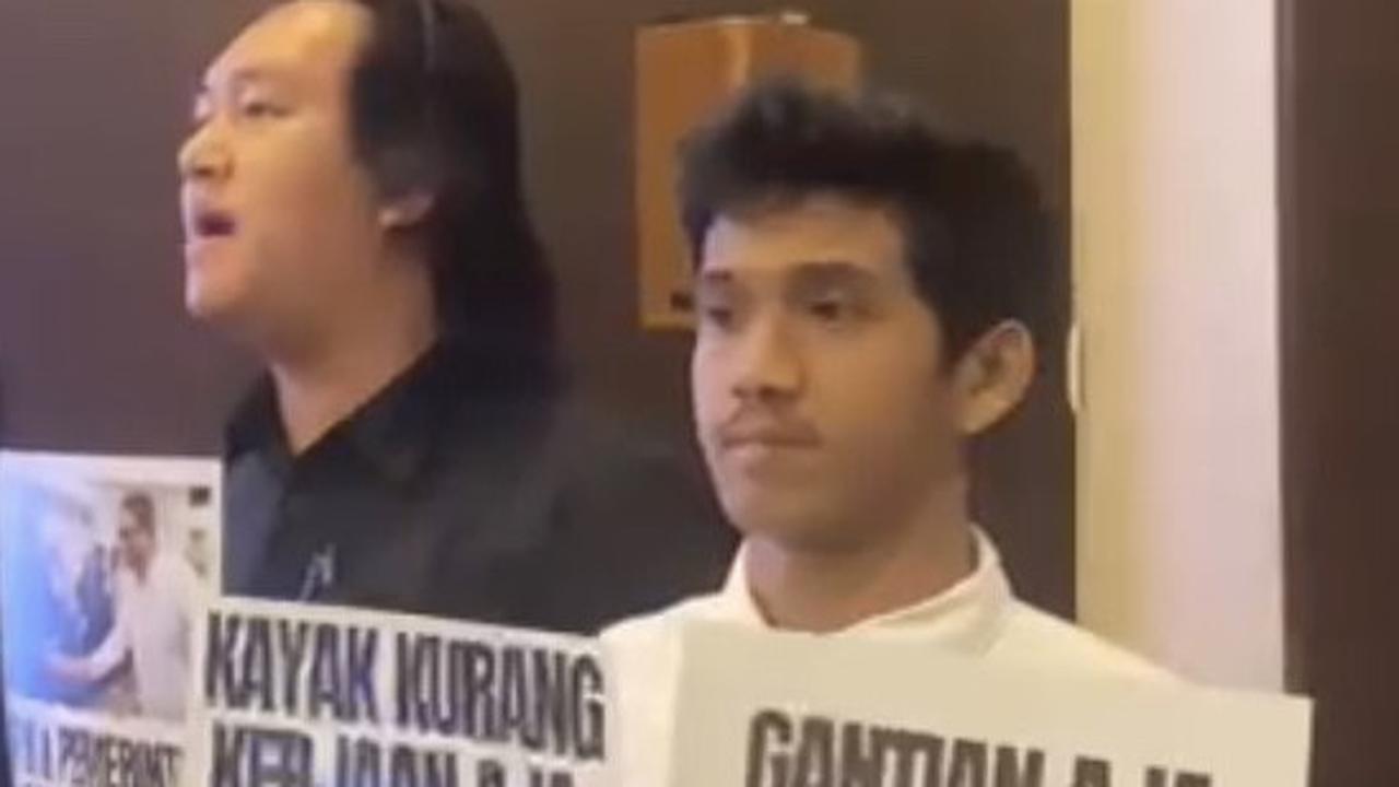 VIDEO: PANAS! Detik-Detik Pendemo Terobos Rapat DPR di Hotel Mewah "Tolak RUU TNI"
