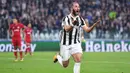 Pemain Juventus, Gonzalo Higuain merayakan golnya saat melawan Olympiakos pada laga grup D Liga Champions di Allianz stadium, Turin, (27/9/2017). Juventus menang 2-0. (Alessandro Di Marco/ANSA via AP)