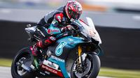 Pembalap Petronas Yamaha, Fabio Quartararo, menjadi yang tercepat pada sesi latihan bebas pertama (FP1) MotoGP Jerman, Jumat (5/7/2019). (AFP/Vincent Jannink)