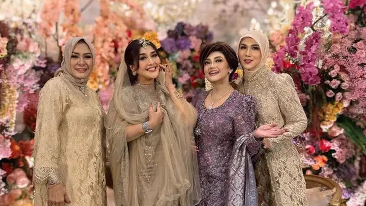 8 Potret Artis Hadir di Pernikahan Anak Bella Saphira, Jadi Ajang Reuni Bintang Lawas 90-an