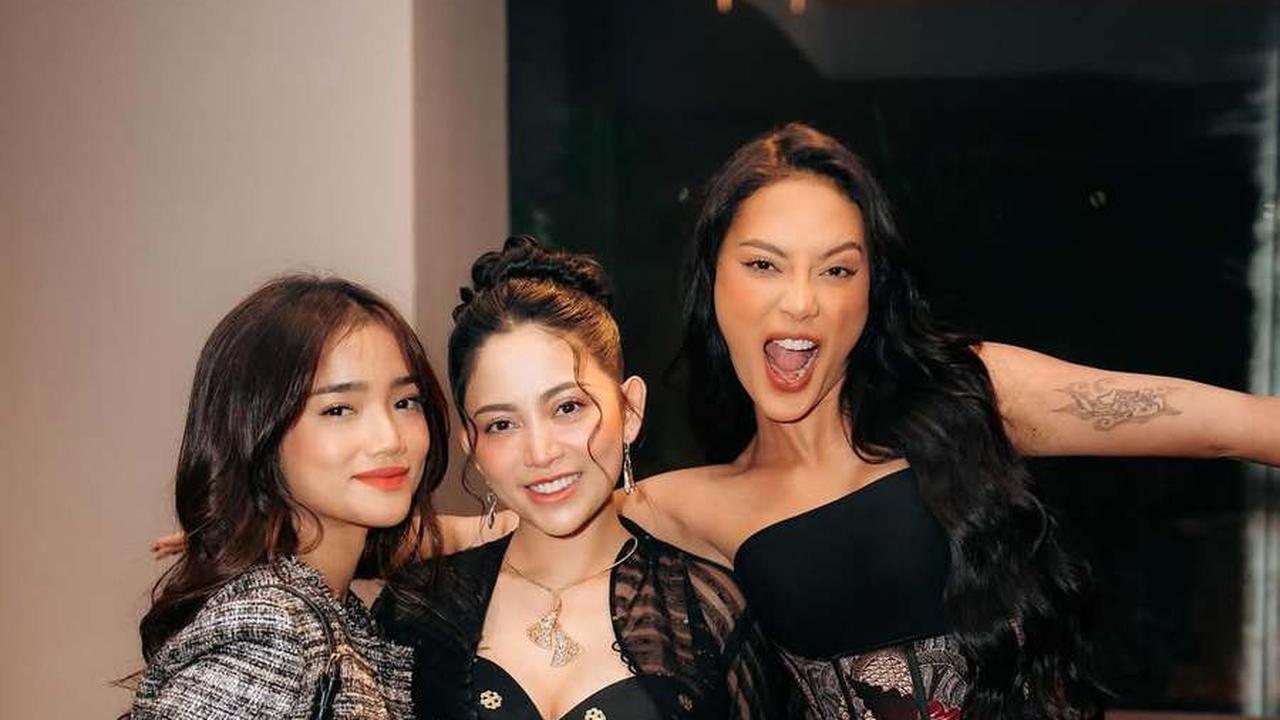 Akui Dulu Ngefans Berat, Ini 7 Potret Fuji yang Kini Jadi Kawan Baik Rachel Vennya - Kagumi Kehidupan Mewahnya