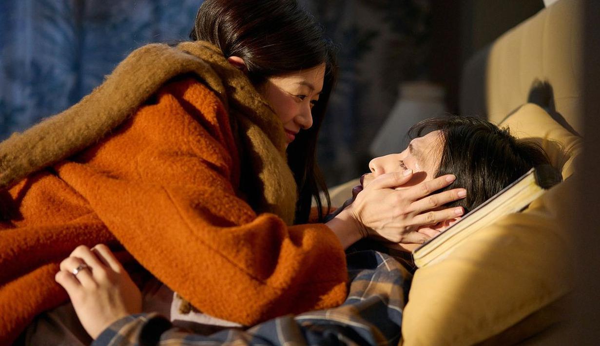 Keduanya pun mengalami masa lovey dovey sebagai pasangan yang saling jatuh cinta. Dua karakter terlihat sangat menggemaskan. (Foto: Mindmark via Soompi)