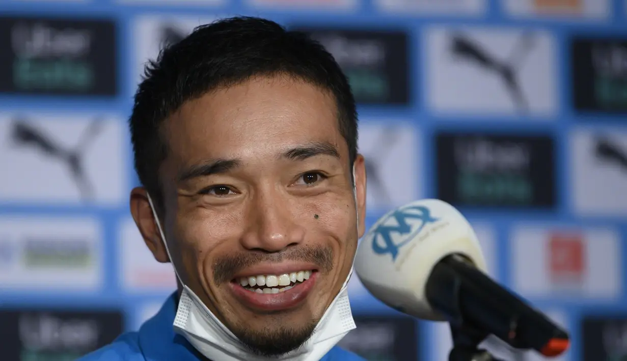 Bek baru Marseille, Yuto Nagatomo  saat konferensi pers di Marseille (2/9/2020). Bek kiri 33 tahun itu merupakan rekrutan ketiga Marseille pada bursa transfer musim panas. (AFP/Christophe Simon)