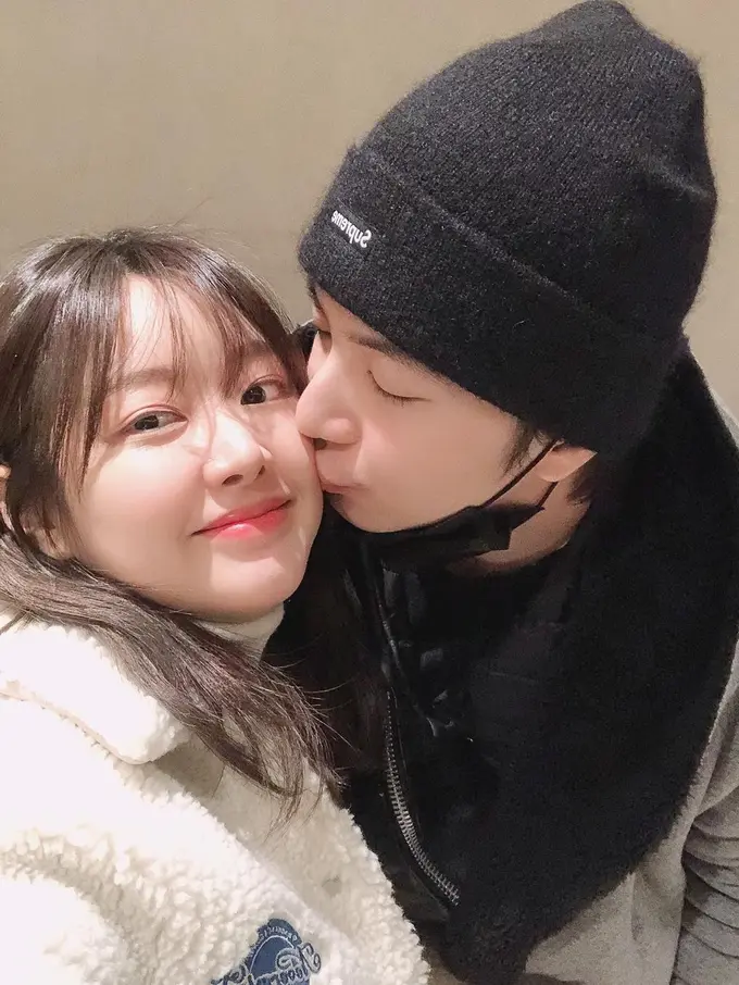 Mimi Gugudan dan Thunder MBLAQ umumkan pacaran. (Foto: Instagram/mimi01o1)