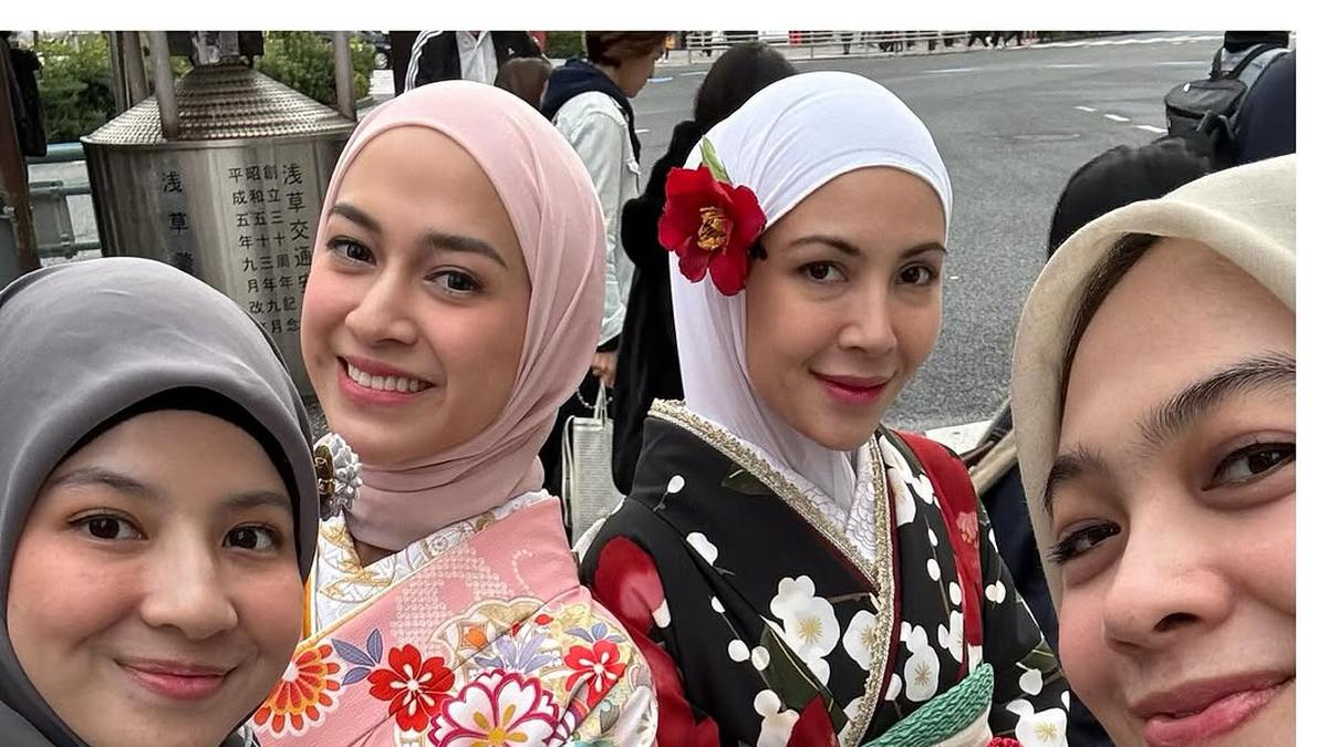 6 Gaya Geng RANAYU Natasha Rizky hingga Nina Zatulini ke Jepang, Kompak Berbusana Layering-Kimono