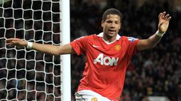 Selebrasi sayap kiri Manchester United, Bebe setelah mencetak gol ke gawang Wolverhampton Wanderers pada laga putaran keempat Piala Liga Inggris 2010/2011 di Old Trafford, Manchester (26/10/2010). Bebe asal Tanjung Verde yang kini masih bermain bersama Rayo Vallecano didatangkan Manchester United dari Vitoria Guimaraes pada awal musim 2010/2011. Bertahan hingga akhir musim 2013/2014, ia lebih banyak dipinjamkan ke beberapa klub. Ia total bermain hanya dalam 7 laga dengan torehan 2 gol. (AFP/Andrew Yates)