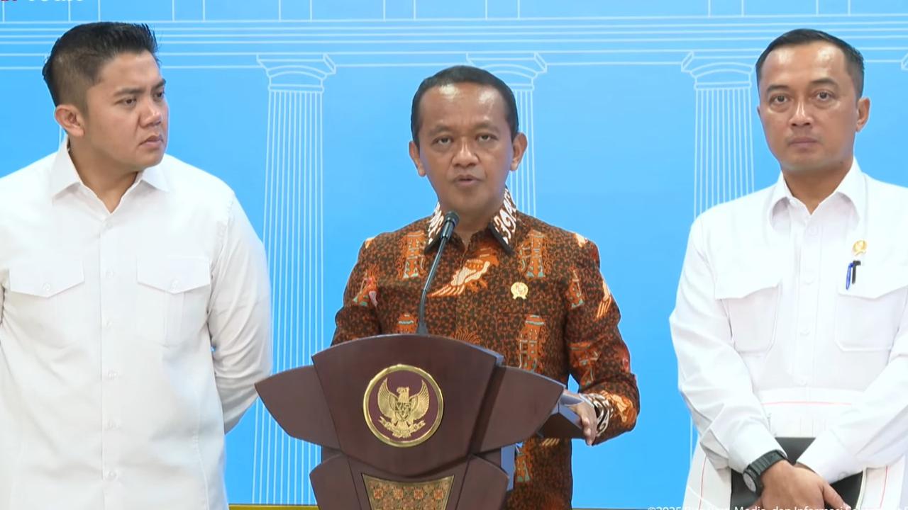 Menteri Bahlil Jawab Teka Teki Kapal Tambang JKW Mahakam dan Dewi Iriana, Siapa Pemiliknya?