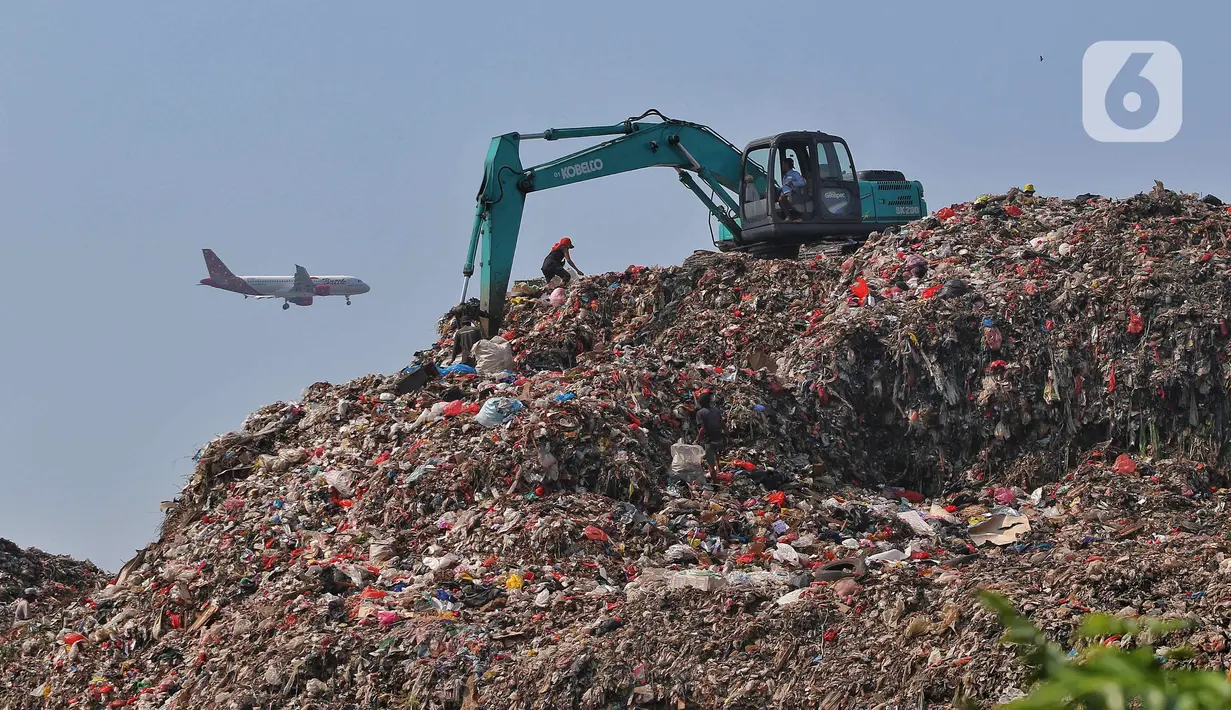 Pemerintah pusat dan daerah terus mengupayakan kebijakan dan program kolaboratif persuasif antarpemangku kepentingan untuk pengelolaan sampah yang tepat. (Liputan6.com/Angga Yuniar)