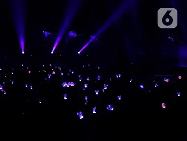 Penyanyi asal Korea Selatan, Taeyeon menggelar konser solonya bertema Taeyeon Concerts - The Odd of Love in Jakarta di Indonesia Convention Exhibition (ICE), BSD City, Tangerang Selatan, Banten, Sabtu (22/7/2023). (Liputan6.com/Helmi Fithriansyah)