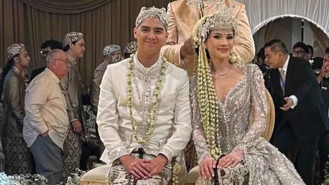 Potret Al Ghazali dan Alyssa Daguise Pamer Buku Nikah dan Cincin Kawin Usai Akad Nikah, Senyum Terus
