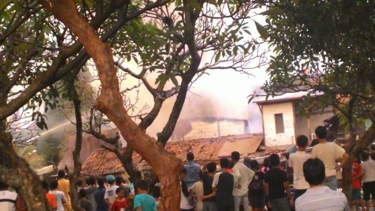 Kebakaran Rumah Warga di Mampang, 14 Pemadam Dikerahkan