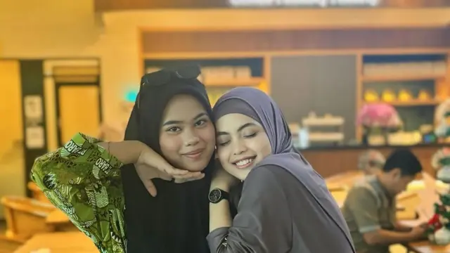 Potret cantik Putri Isnari berhijab dan bercadar. (credit: instagram.com/putriisnari3)