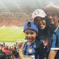 6 Potret Keseruan Sharena dan Ryan Delon Saat Saksikan Inter Milan di Singapura (sumber: Instagram.com/mrssharena)
