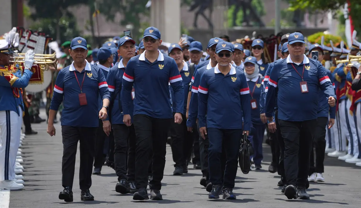 Menteri Kabinet Merah Putih akan kembali ke Jakarta usai mengikuti retreat di Akademi Militer, Kota Magelang, Jawa Tengah. (AP Photo/Achmad Ibrahim)
