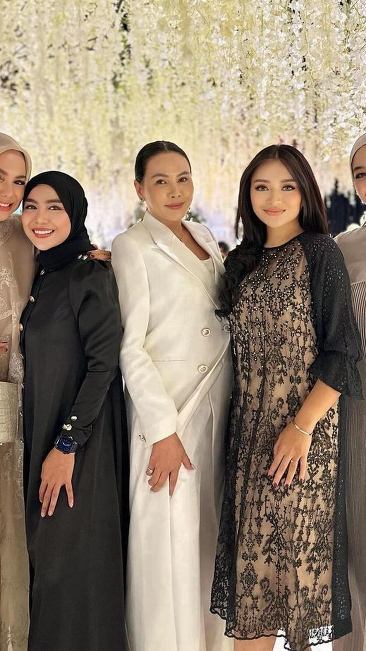 Potret Artis Yang Hadir