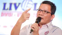 Wakil ketua 3 PP PBVSI, Reginald C. Nelwan memberikan keterangan saat konferensi pers Livoli Divisi Utama 2023 yang berlangsung di Dennys's, Senayan City, Jakarta, Jumat (20/10/2023). Final four dan partai final akan berlangsung di GOR Jayabaya, Kediri, Jawa Timur pada 1 hingga 10 Desember 2023. (Bola.com/Bagaskara Lazuardi)