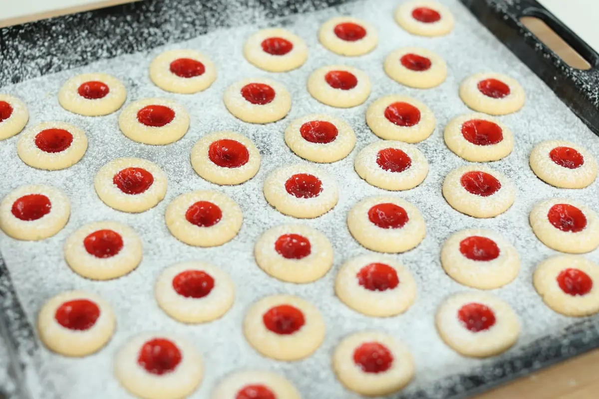 Kue Strawberry Thumbprint