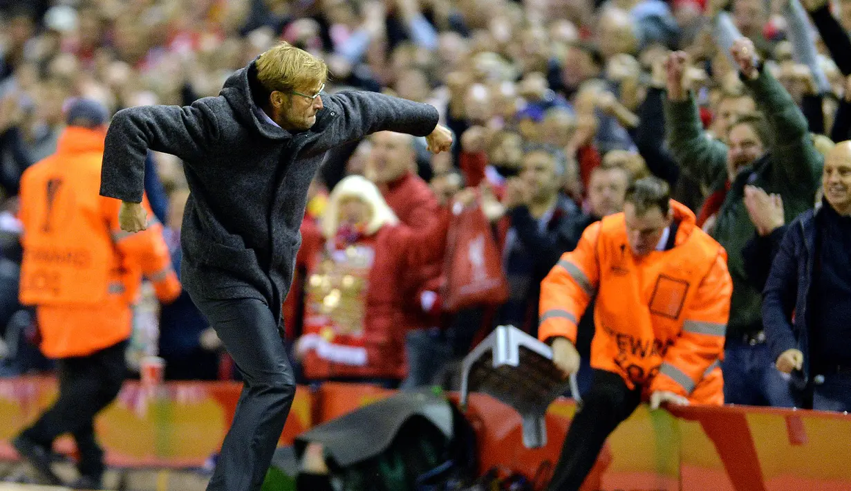 Pelatih Liverpool, Juergen Klopp merayakan gol yang dicetak Emre Can ke gawang Rubin Kazan pada laga Liga Europa di Stadion Anfield, Inggris, Jumat (23/10/2015). (EPA/Peter Powell)