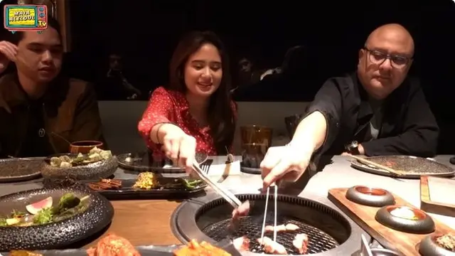 7 Potret Maia Estianty Gelar Family Dinner, Ajak Anak dan Calon Mantu