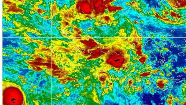 Petir Tengah Terjadi Saat AirAsia QZ8501 Hilang Kontak
