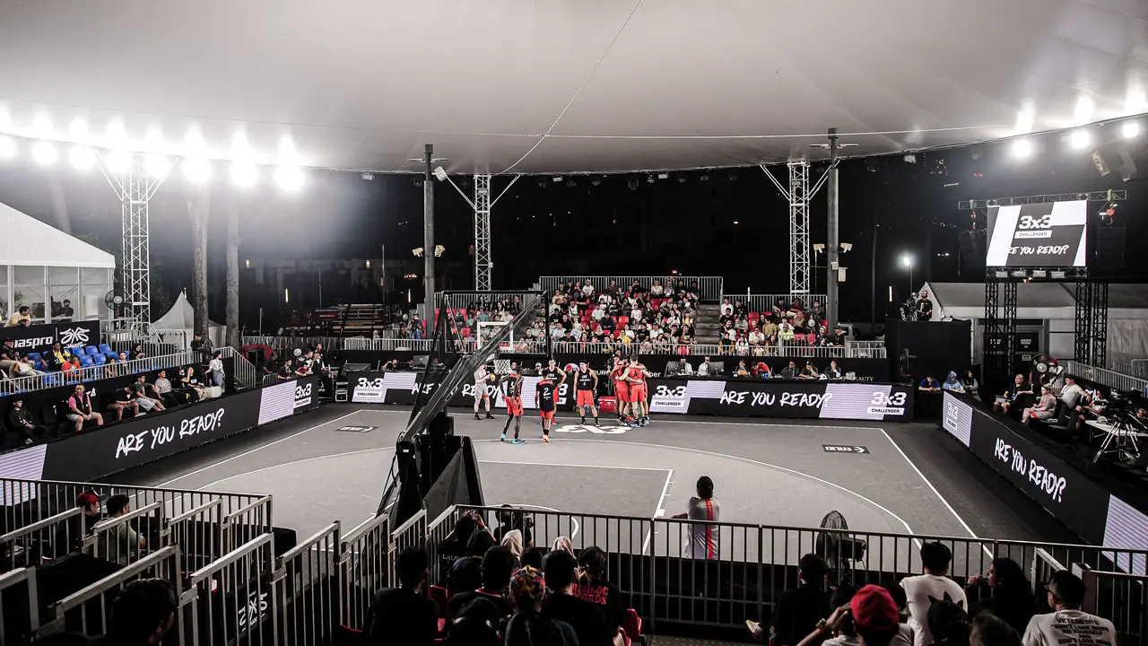 Aksi pemain Indonesia di FIBA 3x3 Challenger Jakarta 2025