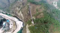 Jembatan ini menghubungkan dua puncak Gunung Sogeum di pusat kota Wonju.