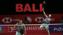 Kevin Sanjaya/Marcus Gideon berhasil melangkah ke final nomor ganda putra Turnamen Bulu Tangkis Indonesia Masters 2021 usai mengatasi pasangan Malaysia, Ong Yew Sin/Teo Ee Yi dalam laga semifinal di Bali International Convention Center, Sabtu (20/11/2021). (Dok. PBSI)