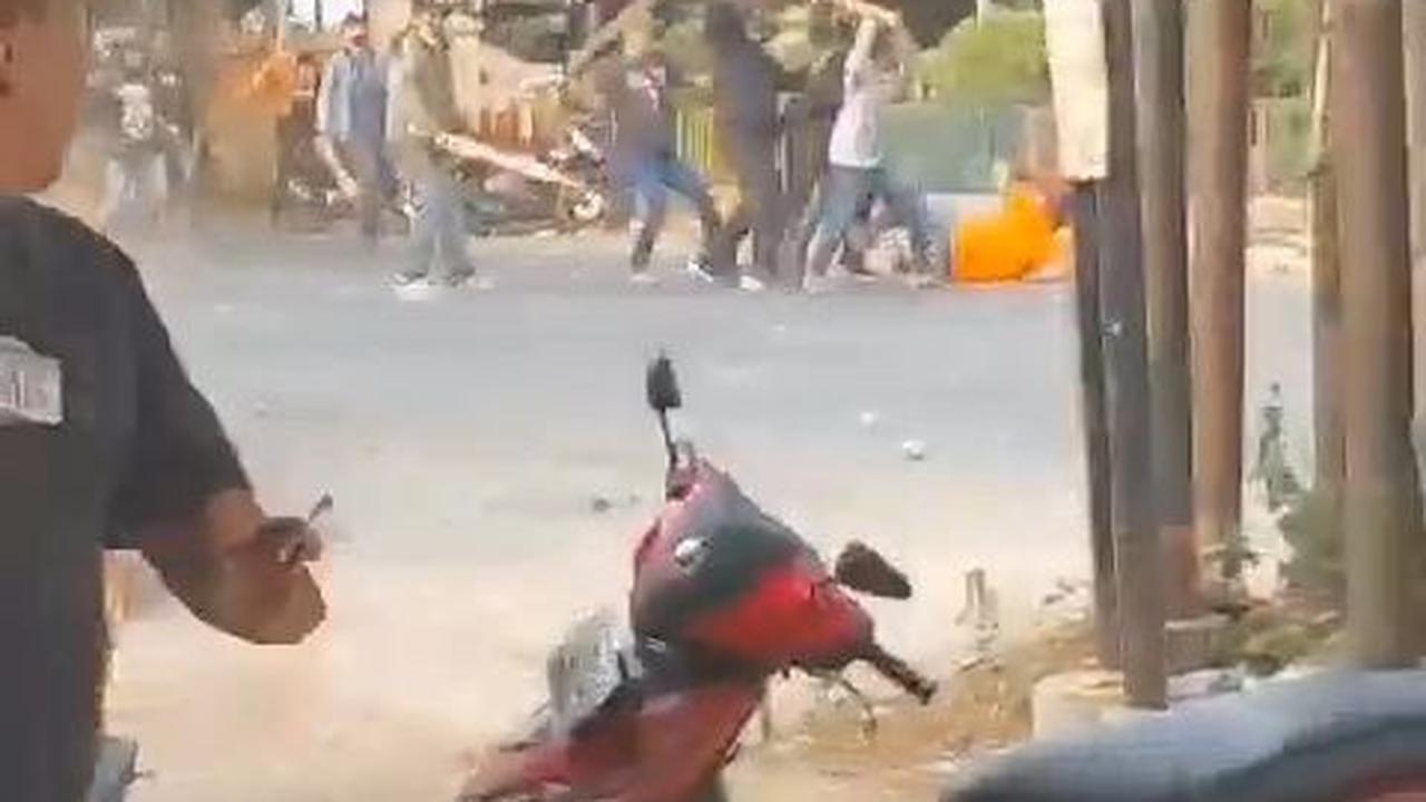 Kapolres Metro Bekasi Kota Kombes Dani Hamdani mengatakan, akibat bentrokan ini satu orang tewas berinisial A (30). Sedangkan 39 anggota ormas yang terlibat bentrokan berhasil diamankan.