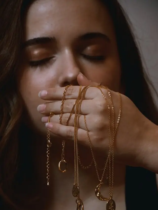 Arti Mimpi Kalung Emas Putus yang Bermakna Buruk