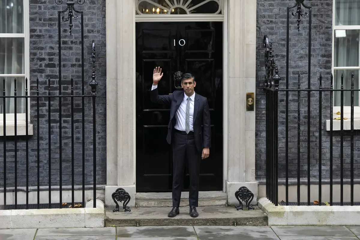 Gantikan Liz Truss, Rishi Sunak Resmi Jabat PM Inggris Termuda