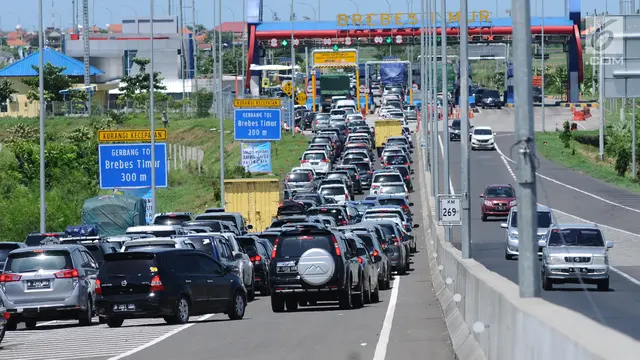 Libur Natal 2017, Antrian Kendaraan Padati Pintu Keluar Tol Brebes Timur