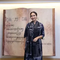 Aktris Happy Salma tengah mengandung anak kedua buah cintanya dengan Tjokorda Bagus Dewi Kertayasa. Meski mengaku hamil, Happy tak mau menjelaskan usia kehamilannya. (Daniel Kampua/Bintang.com)