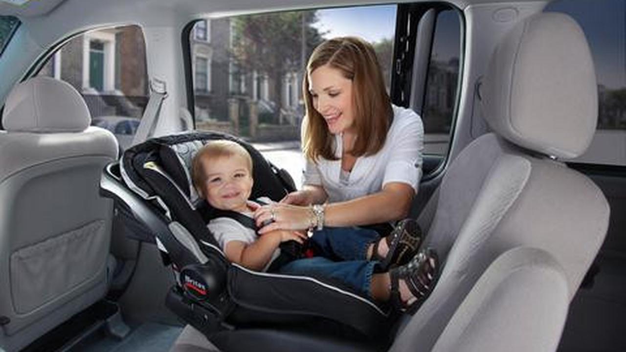 ilustrasi posisi duduk bagi anak di mobil