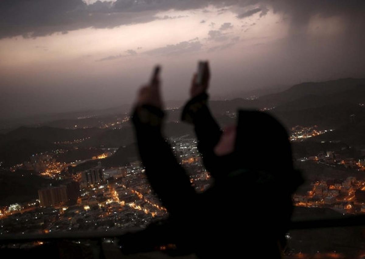 Kekhusyukan jemaah haji panjatkan doa di Gua Hira