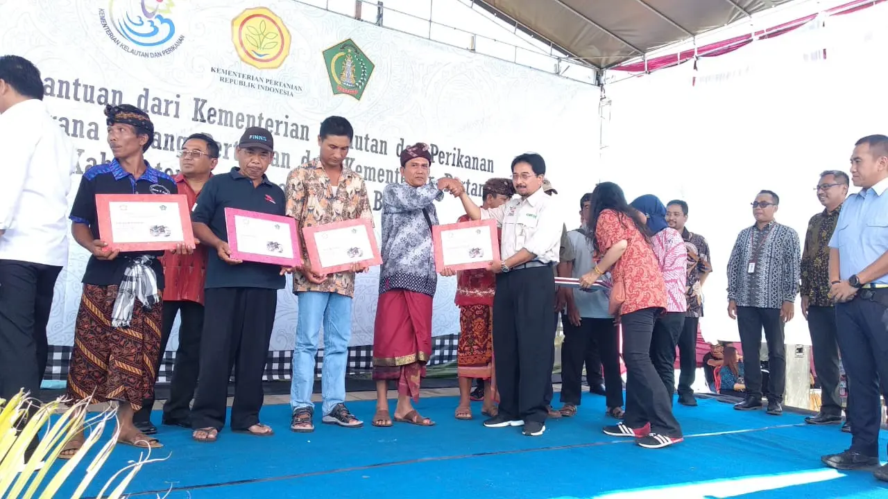Kementan Serahkan Bantuan Alsintan Senilai Rp 650 Juta ke Petani Jembrana Bali