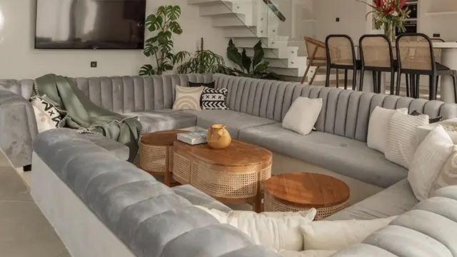 Villa Mewah Farah Quinn