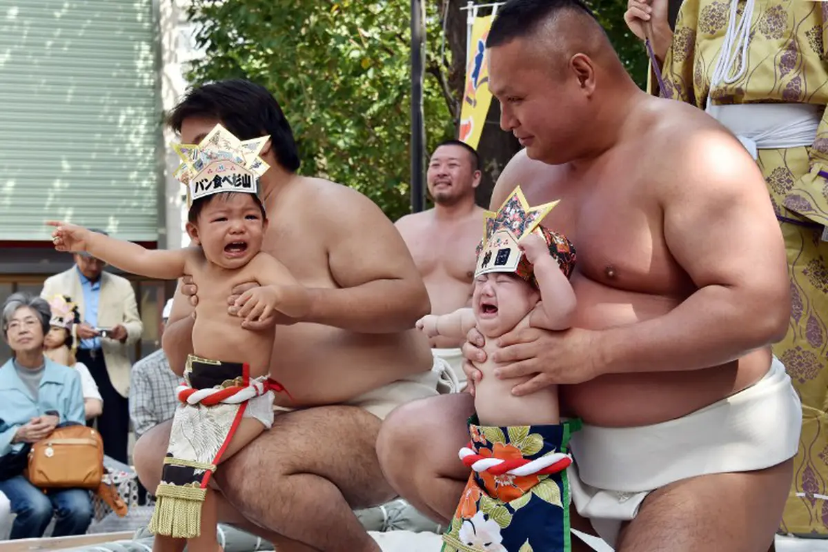 Festival Ini Paksa Bayi Untuk Menangis