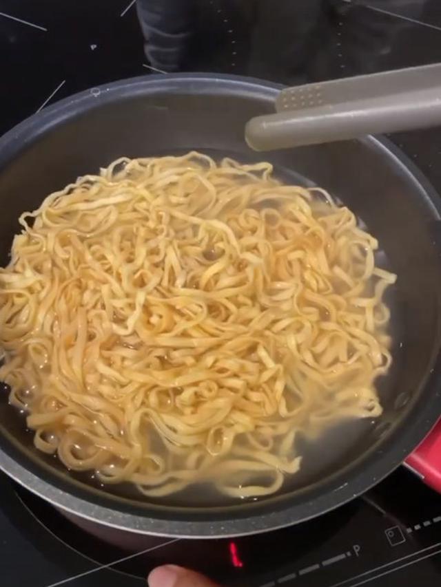 Ayudia Bing Slamet memasak untuk anak