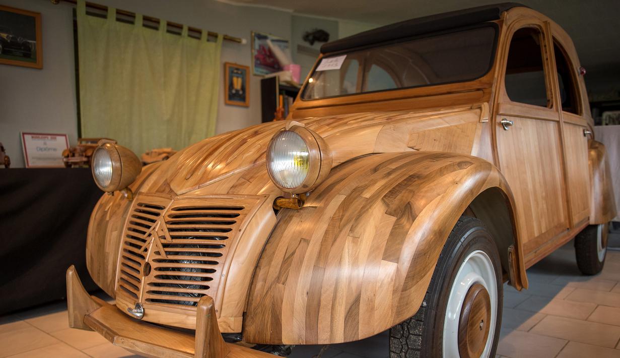 Pria Ini Buat Mobil  Citroen dari  Kayu  dan Siap Mengaspal 
