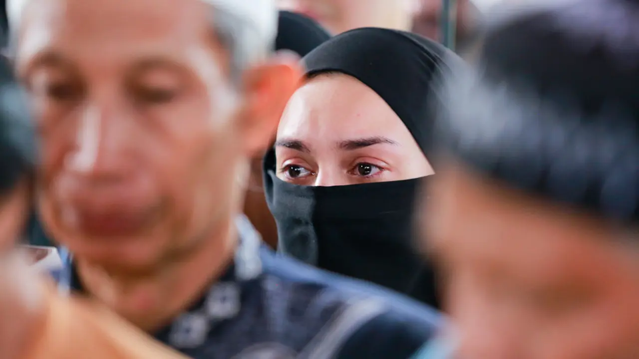 Irish Bella di pemakaman ayah Ammar Zoni. [Foto: Muhammad Akrom Sukarya/KapanLagi]