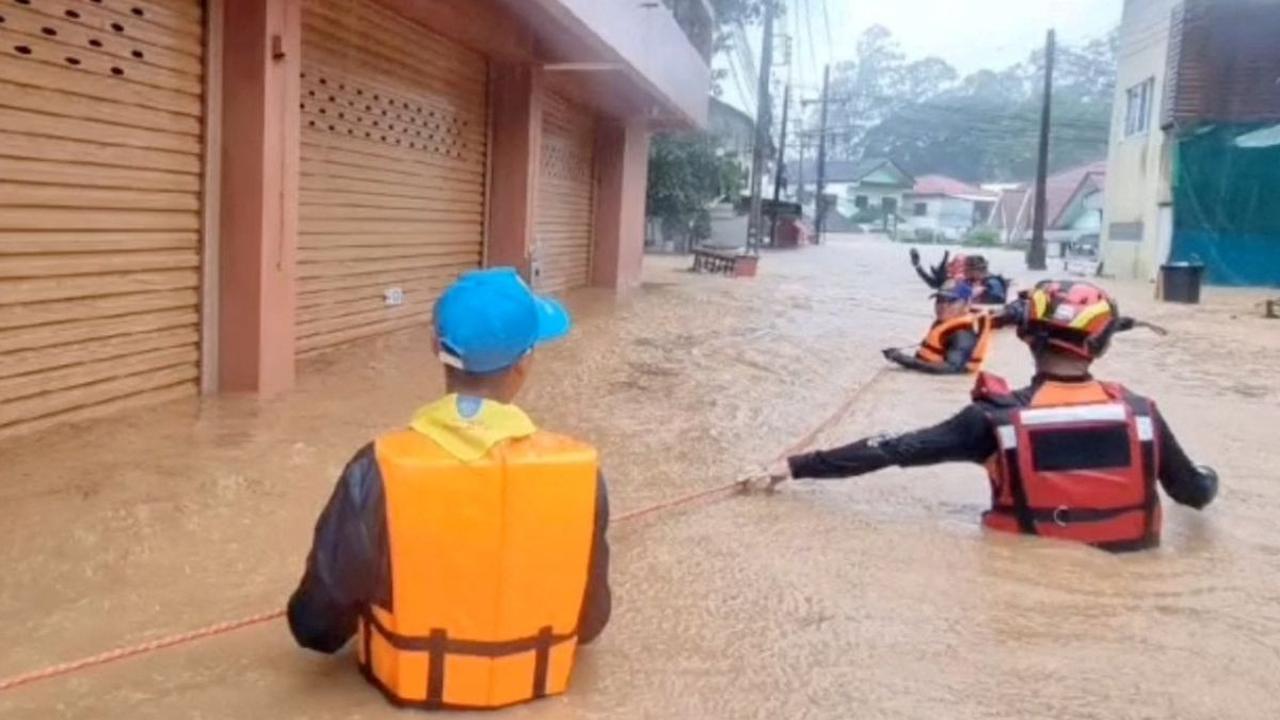 Hujan lebat yang dipicu oleh Topan Yagi telah menyebabkan banjir dan tanah longsor di wilayah Thailand utara. Bencana ini dilaporkan telah merendam ribuan rumah dan menewaskan empat orang. Foto: Tubjaotak Task Force, Pha Muang Force/Handout via REUTERS