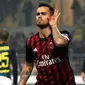 Gelandang AC Milan, Suso melakukan selebrasi usai mencetak gol kegawang Inter Milan pada laga Liga Italia Serie A di Stadion San Siro, Milan, (20/11). AC Milan bermain imbang dengan Inter Milan dengan skor 2-2. (REUTERS/Alessandro Garofalo)