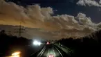 Awan melayang di atas jalan raya pada hari yang penuh badai di Frankfurt, Jerman, Kamis (17/2/2022). Sebagian besar wilayah Jerman dilanda badai besar pada hari Kamis (17/2). (AP Photo/Michael Probst)