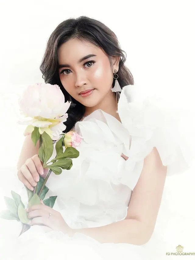 7 Pesona Lebby Wilayati dengan Makeup Tebal yang Selalu Curi Perhatian
