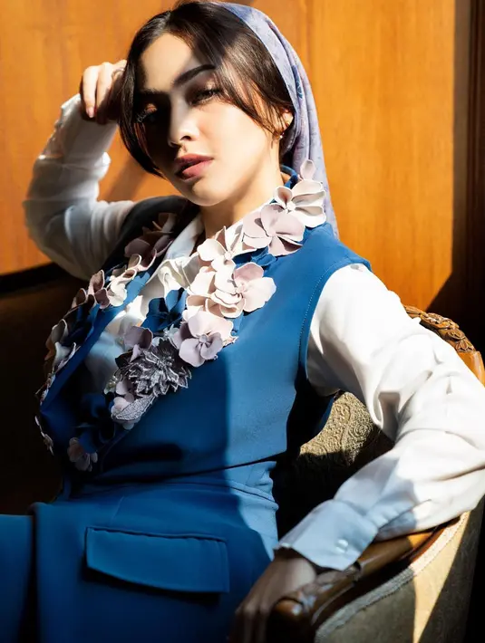 "Kita lebih kayak makan malam di rumah siapa, habis itu kita pulang, pukul 22.00 tidur. Terus, pagi-pagi pas salat subuh kita sudah texting-an aja sama-sama cewek-cewek, 'Jangan lupa salat subuh, ya.' Jadi, benar-benar changed gitu," jelas Nikita. (Instagram/nikitawillyofficial)