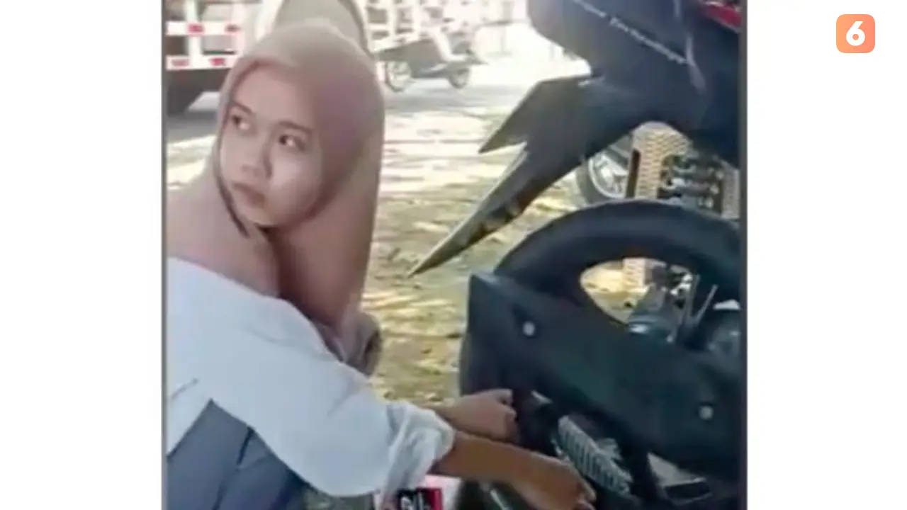 Hasmiani (18) gadis belia yang viral karena jadi tukang tambal ban (Liputan6.com/Istimewa)